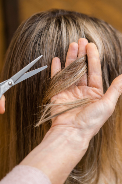 Corte de mujer en Elche realizado por José Molina Peluquero